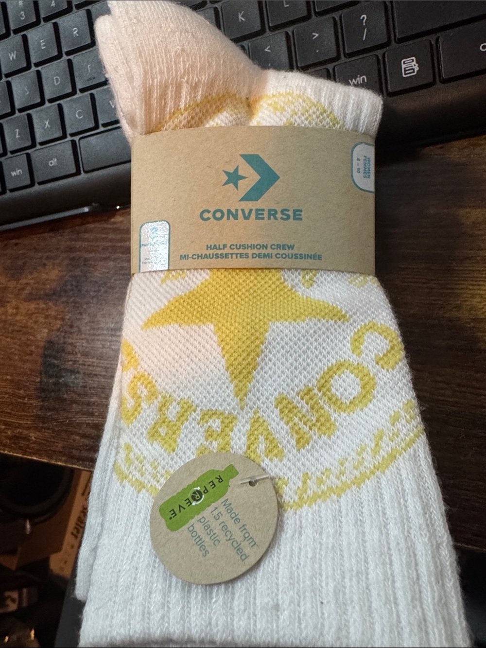 Converse NIP Women’s  Crew Socks in White & Yellow with Star Logo